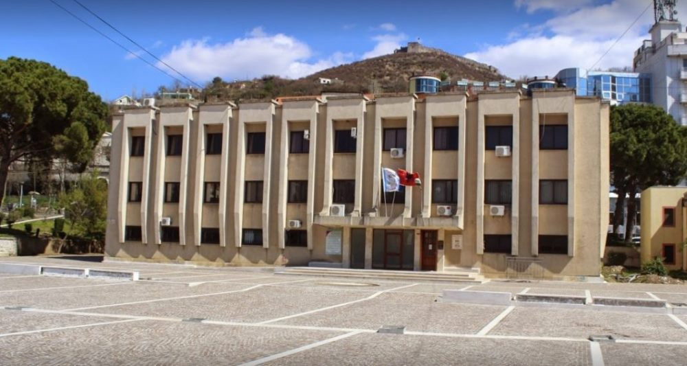 Bashkia e Lezhes njofton: Ndalohen ndertimet gjate sezonit turistik